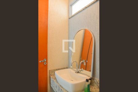 Casa à venda com 179m², 3 quartos e 4 vagas Casa à venda com 179m², 3 quartos e 4 vagasLavabo