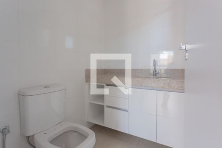 Banheiro de apartamento à venda com 1 quarto, 49m² em Lourdes, Belo Horizonte