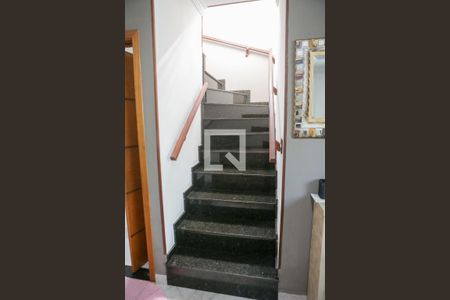 Escada de casa à venda com 2 quartos, 113m² em Vila Helena, Santo André