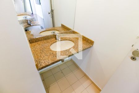 Lavabo de apartamento para alugar com 4 quartos, 135m² em Vila Progredior, São Paulo