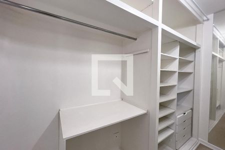 Closet de apartamento para alugar com 2 quartos, 72m² em Vila Olímpia, São Paulo