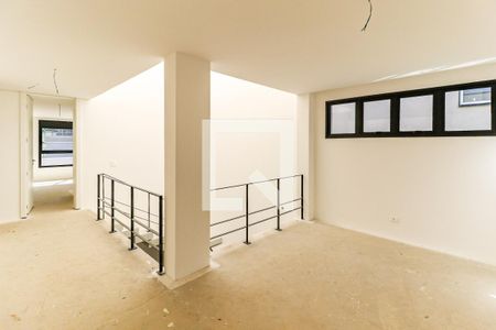 Casa de condomínio à venda com 943m², 4 quartos e 6 vagas Casa de condomínio à venda com 943m², 4 quartos e 6 vagasHall Quartos