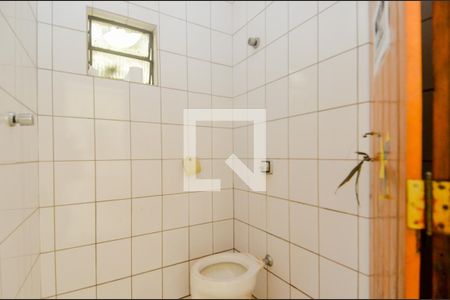 Casa à venda com 380m², 8 quartos e 6 vagasBanheiro de Serviço