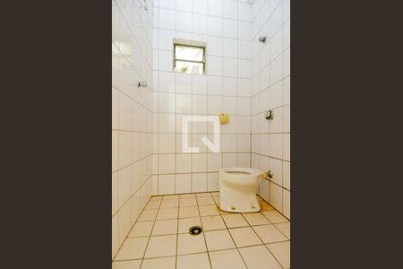 Casa à venda com 380m², 8 quartos e 6 vagasBanheiro de Serviço