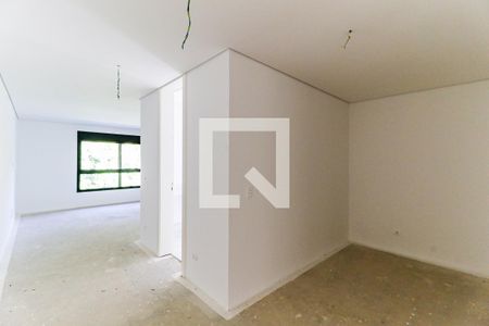 Casa de condomínio à venda com 838m², 4 quartos e 6 vagas Casa de condomínio à venda com 838m², 4 quartos e 6 vagasCloset Suíte 4