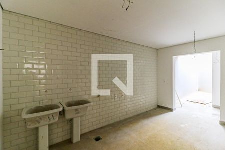 Casa de condomínio à venda com 838m², 4 quartos e 6 vagas Casa de condomínio à venda com 838m², 4 quartos e 6 vagasÁrea de Serviço