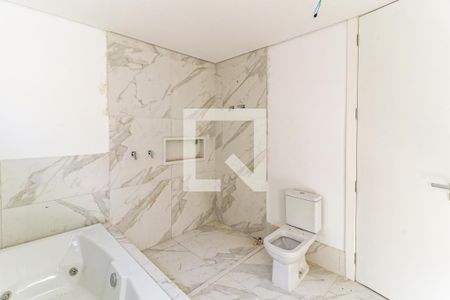 Casa de condomínio à venda com 838m², 4 quartos e 6 vagas Casa de condomínio à venda com 838m², 4 quartos e 6 vagasBanheiro 2 Suíte 4