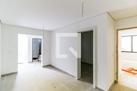 Casa de condomínio à venda com 838m², 4 quartos e 6 vagas Casa de condomínio à venda com 838m², 4 quartos e 6 vagasÁrea de Serviço