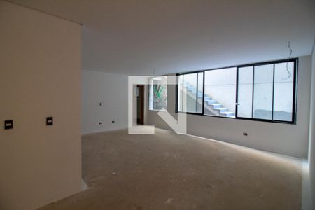 Casa à venda com 849m², 4 quartos e 6 vagasSala de TV