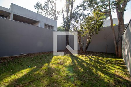 Casa à venda com 849m², 4 quartos e 6 vagasQuintal