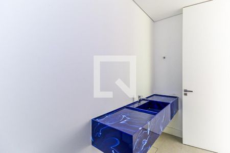 Casa de condomínio à venda com 828m², 4 quartos e 6 vagas Casa de condomínio à venda com 828m², 4 quartos e 6 vagasLavabo