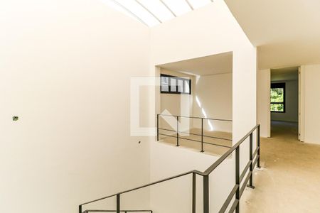 Casa de condomínio à venda com 828m², 4 quartos e 6 vagas Casa de condomínio à venda com 828m², 4 quartos e 6 vagasHall quartos