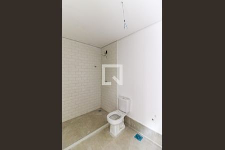 Casa de condomínio à venda com 828m², 4 quartos e 6 vagas Casa de condomínio à venda com 828m², 4 quartos e 6 vagasBanheiro Academia