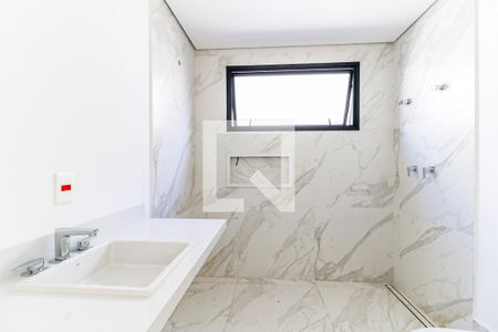 Casa de condomínio à venda com 828m², 4 quartos e 6 vagas Casa de condomínio à venda com 828m², 4 quartos e 6 vagasBanheiro Suíte 3