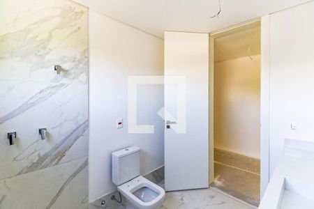 Casa de condomínio à venda com 828m², 4 quartos e 6 vagas Casa de condomínio à venda com 828m², 4 quartos e 6 vagasBanheiro 1 Suíte 4