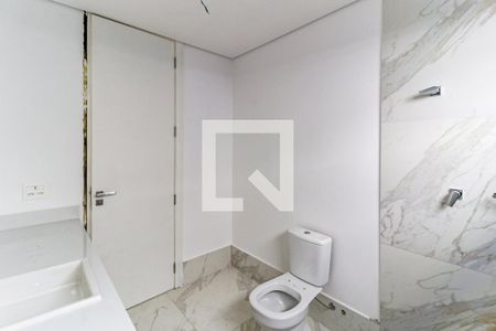 Casa de condomínio à venda com 828m², 4 quartos e 6 vagas Casa de condomínio à venda com 828m², 4 quartos e 6 vagasBanheiro Suíte 2