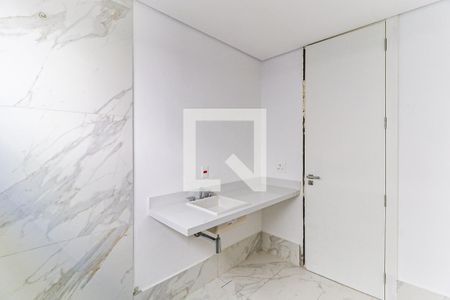 Casa de condomínio à venda com 828m², 4 quartos e 6 vagas Casa de condomínio à venda com 828m², 4 quartos e 6 vagasBanheiro Suíte 2