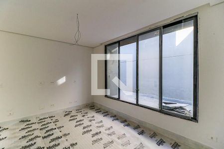 Casa de condomínio à venda com 935m², 4 quartos e 6 vagas Casa de condomínio à venda com 935m², 4 quartos e 6 vagasSala de TV