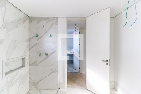 Casa de condomínio à venda com 935m², 4 quartos e 6 vagas Casa de condomínio à venda com 935m², 4 quartos e 6 vagasBanheiro 2 Suíte 4