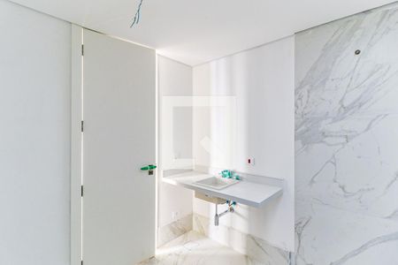 Casa de condomínio à venda com 935m², 4 quartos e 6 vagas Casa de condomínio à venda com 935m², 4 quartos e 6 vagasBanheiro Suíte 1