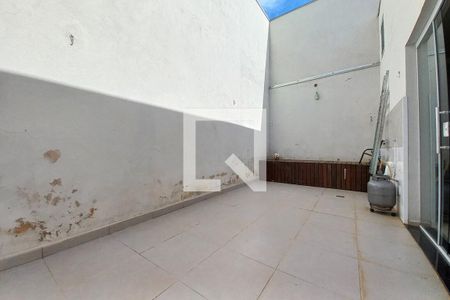 Casa à venda com 200m², 3 quartos e 5 vagasQuintal 