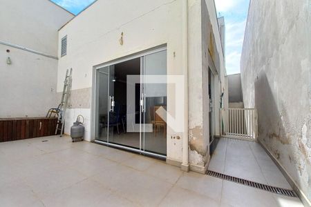 Casa à venda com 200m², 3 quartos e 5 vagasQuintal 