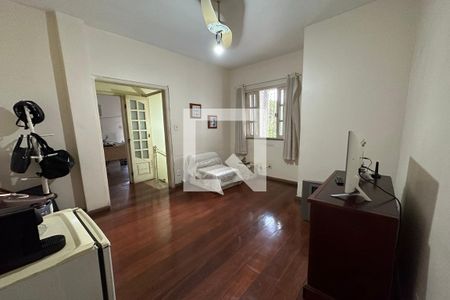 Casa à venda com 395m², 5 quartos e 2 vagas Casa à venda com 395m², 5 quartos e 2 vagasSala de TV 3 andar