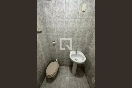 Casa à venda com 395m², 5 quartos e 2 vagas Casa à venda com 395m², 5 quartos e 2 vagasBanheiro da Suíte 4