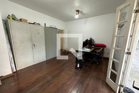 Casa à venda com 395m², 5 quartos e 2 vagas Casa à venda com 395m², 5 quartos e 2 vagasQuarto 1