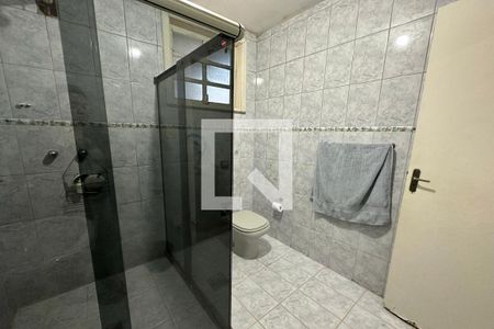 Casa à venda com 395m², 5 quartos e 2 vagas Casa à venda com 395m², 5 quartos e 2 vagasBanheiro da Suíte 2