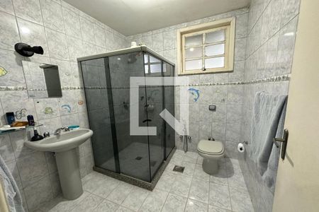 Casa à venda com 395m², 5 quartos e 2 vagas Casa à venda com 395m², 5 quartos e 2 vagasBanheiro da Suíte 2