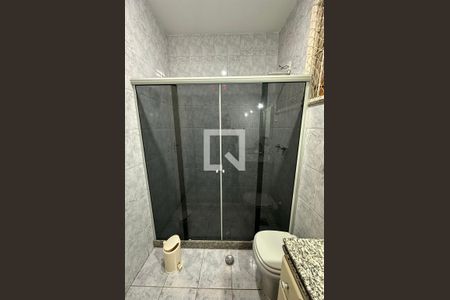 Casa à venda com 395m², 5 quartos e 2 vagas Casa à venda com 395m², 5 quartos e 2 vagasBanheiro social