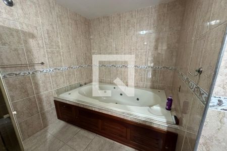 Casa à venda com 395m², 5 quartos e 2 vagas Casa à venda com 395m², 5 quartos e 2 vagasBanheiro da Suíte 1