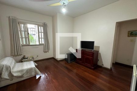 Casa à venda com 395m², 5 quartos e 2 vagas Casa à venda com 395m², 5 quartos e 2 vagasSala de TV 3 andar