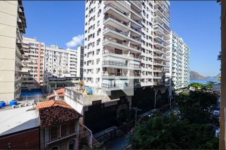 Apartamento para alugar com 130m², 3 quartos e 1 vaga Apartamento para alugar com 130m², 3 quartos e 1 vagaQuarto