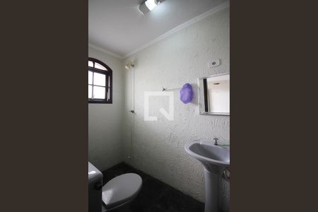 Casa à venda com 240m², 3 quartos e 6 vagasBanheiro de serviço