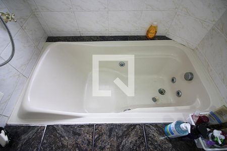 Casa à venda com 240m², 3 quartos e 6 vagasBanheiro do Quarto 1 - Suíte