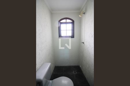 Casa à venda com 240m², 3 quartos e 6 vagasBanheiro de serviço