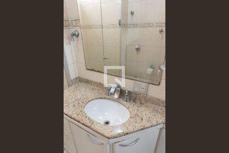 Apartamento à venda com 367m², 5 quartos e 3 vagas Apartamento à venda com 367m², 5 quartos e 3 vagasBanheiro da Suíte 1