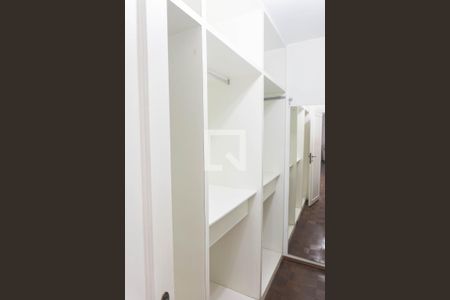 Apartamento à venda com 367m², 5 quartos e 3 vagas Apartamento à venda com 367m², 5 quartos e 3 vagasCloset da suíte 3