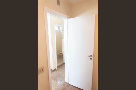 Apartamento à venda com 367m², 5 quartos e 3 vagas Apartamento à venda com 367m², 5 quartos e 3 vagasQuarto de Serviço