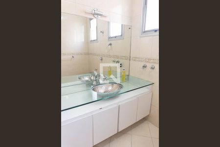 Apartamento à venda com 367m², 5 quartos e 3 vagas Apartamento à venda com 367m², 5 quartos e 3 vagasBanheiro da Suíte 2