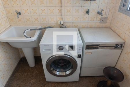 Apartamento à venda com 367m², 5 quartos e 3 vagas Apartamento à venda com 367m², 5 quartos e 3 vagasÁrea de Serviço