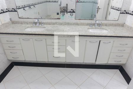 Apartamento à venda com 367m², 5 quartos e 3 vagas Apartamento à venda com 367m², 5 quartos e 3 vagasBanheiro da Suíte 3