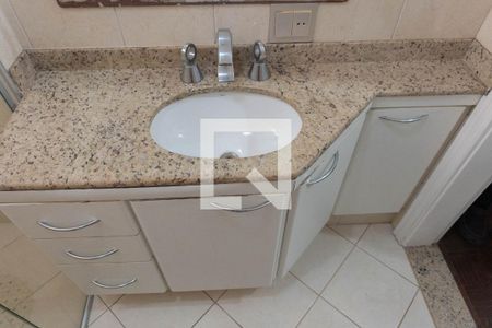 Apartamento à venda com 367m², 5 quartos e 3 vagas Apartamento à venda com 367m², 5 quartos e 3 vagasBanheiro da Suíte 1