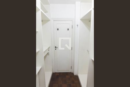 Apartamento à venda com 367m², 5 quartos e 3 vagas Apartamento à venda com 367m², 5 quartos e 3 vagasCloset da suíte 3