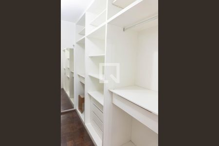 Apartamento à venda com 367m², 5 quartos e 3 vagas Apartamento à venda com 367m², 5 quartos e 3 vagasCloset da suíte 3