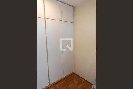 Apartamento à venda com 367m², 5 quartos e 3 vagas Apartamento à venda com 367m², 5 quartos e 3 vagasQuarto de Serviço