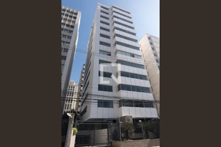 Apartamento à venda com 367m², 5 quartos e 3 vagas Apartamento à venda com 367m², 5 quartos e 3 vagasFachada