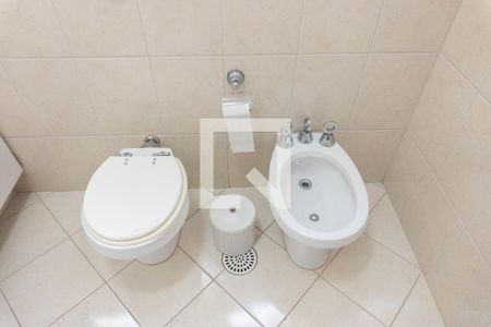 Apartamento à venda com 367m², 5 quartos e 3 vagas Apartamento à venda com 367m², 5 quartos e 3 vagasBanheiro da Suíte 2